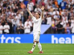 Luka Modrić waving his final good bye to Madrid fans 